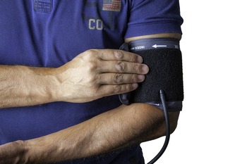 La importancia de medir la presión arterial en ambos brazos