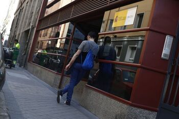 El paro en España cae en 27.027 personas en octubre