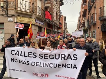 PP y Vox asisten a la manifestación contra la ocupación ilegal