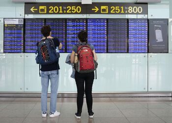 Un cohete chino obliga a cerrar varios aeropuertos de España