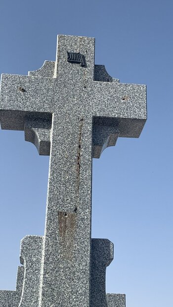 Villatobas: Denuncian el robo de crucifijos en el cementerio