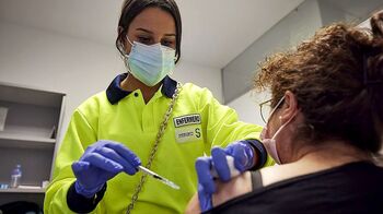 La vacuna de refuerzo llega a los mayores de 45 en Talavera