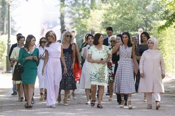 Las 'primeras damas' de la OTAN visitan La Granja