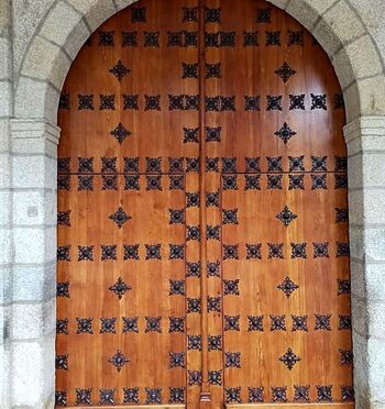 Restaurada la puerta principal de la Basílica del Prado