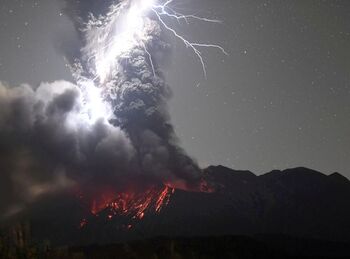 Alerta máxima por la erupción del volcán japonés Sakurajima
