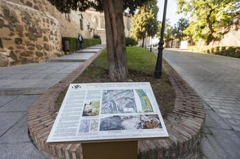 Una placa informativa explica los restos de San Martín