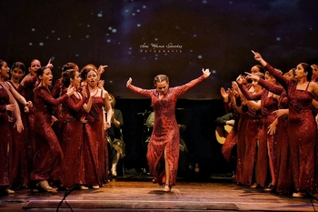 La compañía Miriam Jiménez triunfa con la 'zambomba flamenca'
