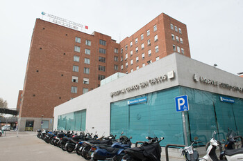 Un muerto en un incendio en el hospital San Carlos de Madrid