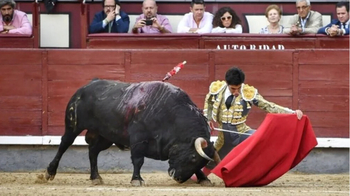 Álvaro Lorenzo indulta un toro en Villarrubia de los Ojos