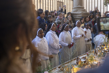 El pegadizo cántico de las hermanas keniatas en pleno Toledo