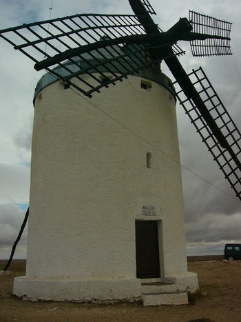 El Romeral restaura el molino de viento más emblemático