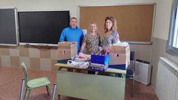 Recogen material escolar para Villaluenga, Cobeja y Yuncler