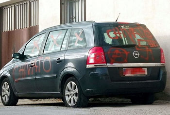 Atacan el coche del alcalde y el Ayuntamiento de San Martín