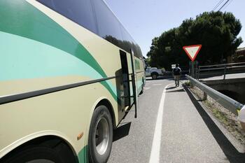 Clamor en Camarena por el caos del servicio de bus con Toledo