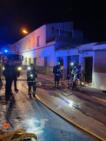 Tres personas rescatadas de las llamas de su casa en Consuegra