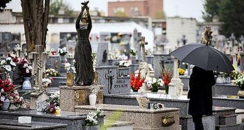 Cuatro aparcamientos en el Cementerio por el Día de los Santos