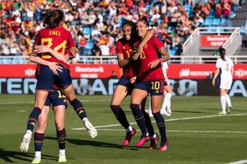 España golea a Noruega y enseña las ganas de Mundial