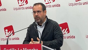 IU Castilla-La Mancha se ofrece a Sumar
