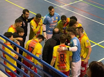 Un doble penalti salva el bajón del Cobisa Futsal (5-4)