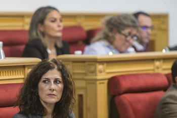 Nuria Garrido afea la «actitud machista» del alcalde Velázquez