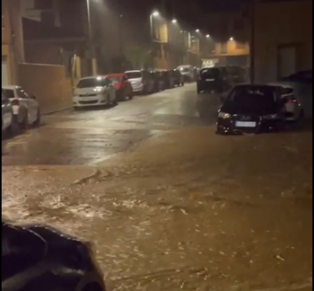 La intensa lluvia provoca nuevas inundaciones en Azucaica