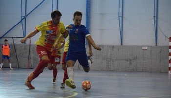 El líder pone a prueba la dinámica del Cobisa Futsal