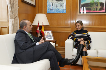 El presidente de Cortes se reúne con la delegada del Gobierno
