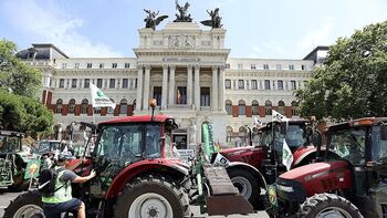 Más de 180 tractores marchan pidiendo medidas contra la sequía