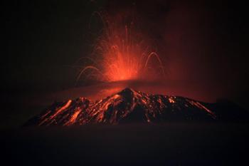 El despertar del volcán Popocatépetl pone en alerta a México