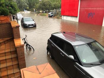Calles, comercios y garajes inundados por la tormenta