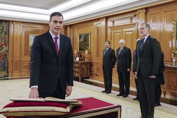 Sánchez promete su cargo ante el Rey y la Constitución