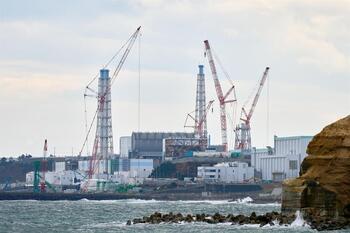 Japón, ante el desafío de verter agua de la central de Fukushima