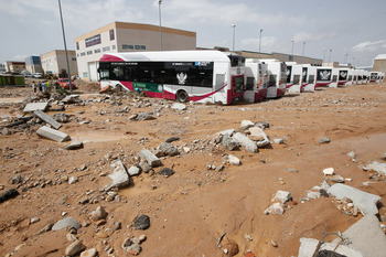 Almeida cede 15 autobuses para recuperar el transporte público