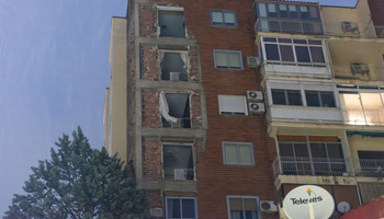 El viento desprende parte de una fachada en Albacete