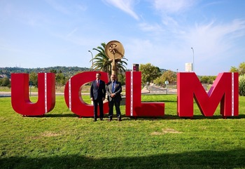 La UCLM estrena un gran icono con su sigla en la Vega Baja