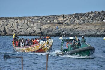 Canarias pide ayuda a la UE para atender a menores migrantes