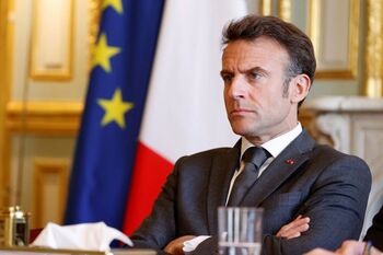 Macron espera que el nuevo pacto social llegue antes de diciembre
