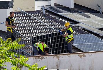 Urbanismo regula los paneles solares alrededor del Casco