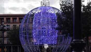 Así lucirá la bola gigante de Navidad en Zocodover