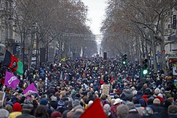 Francia sale a la calle contra la reforma de las pensiones