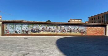 Reparan y retiran la lona del mural de Mondas de San Clemente