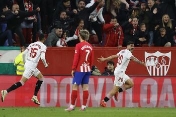 El Sevilla respira a costa de un fatigado Atlético