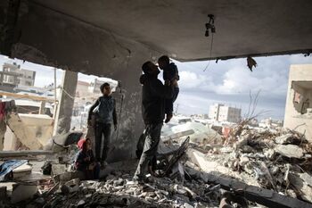Decenas de muertos tras otra jornada de bombardeos en Gaza