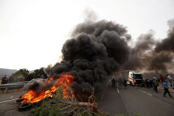 Las protestas agrícolas siguen cortando carreteras de España