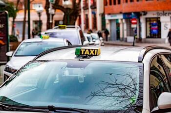 Junta dotará de 100.000 euros a taxistas para adaptar su coche