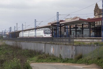Renfe cambia el horario de 12 trenes a Madrid y 14 de vuelta