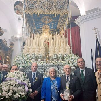 Ofrenda floral de Talavera a la Virgen de Guadalupe en Sevilla